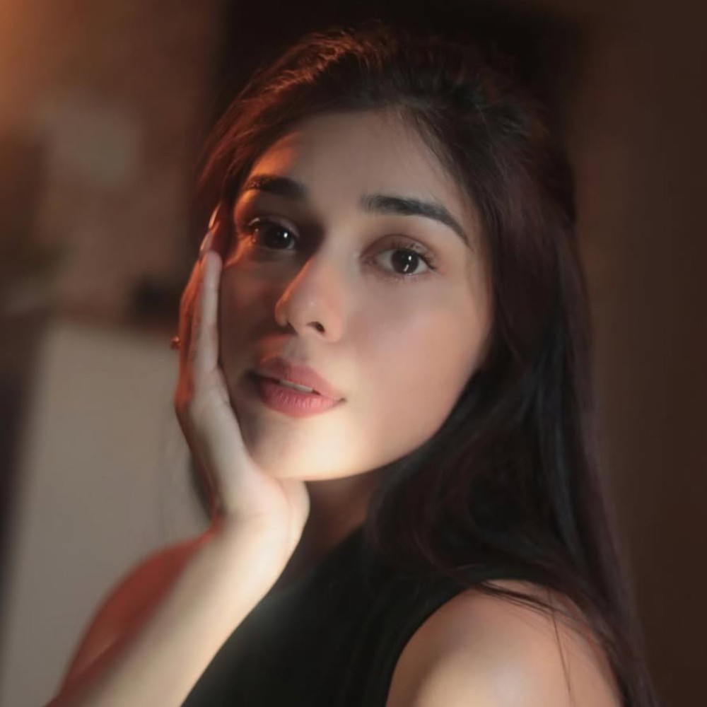 Eisha Singh’s step-by-step makeup tutorial is perfect for natural look
