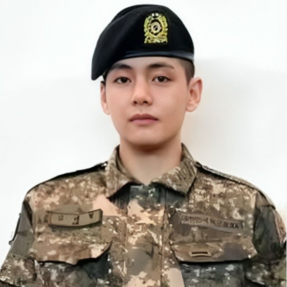 'Kim Taehyung aura': Fans thrilled as BTS' V's new military PICS and heartfelt note for fellow comrades surfaces ahead of discharge